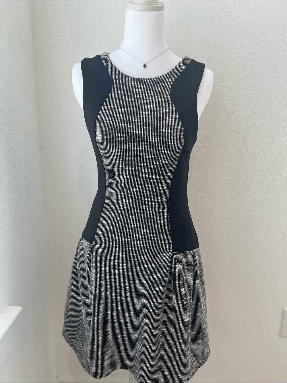 GAP Black & Gray Fit-and-Flare Sleeveless Dress: Small